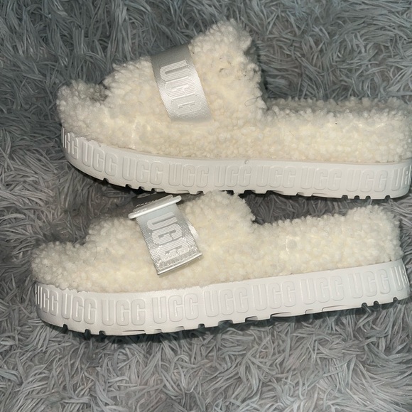 Cream women’s Ugg Sandler slippers size 9 - Picture 1 of 3